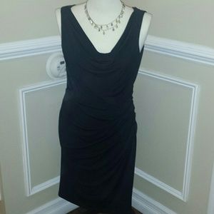 Flattering ‘little black dress’ in flattering material. Lovely!